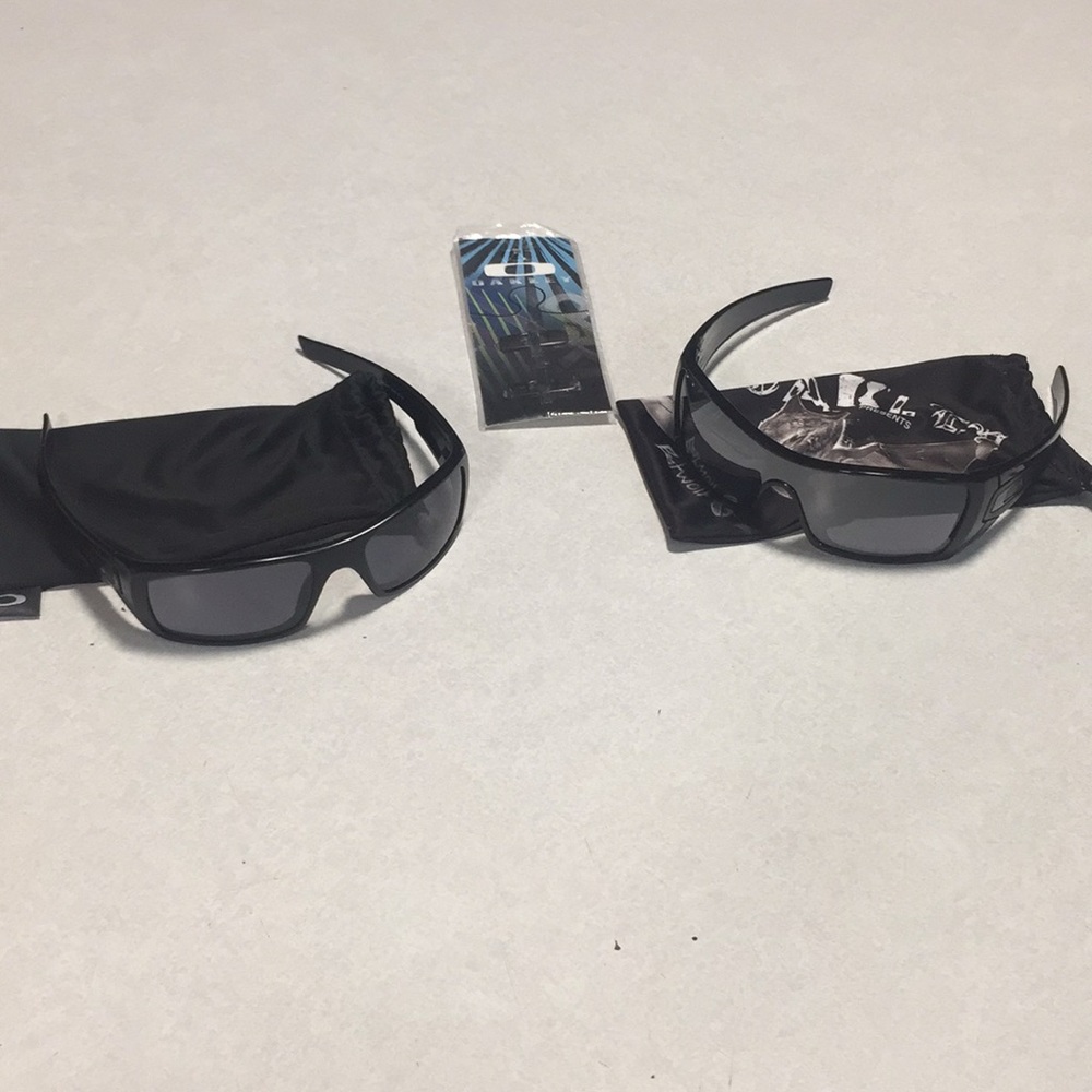 Men’s Oakley batwolf and crankshaft sunglasses